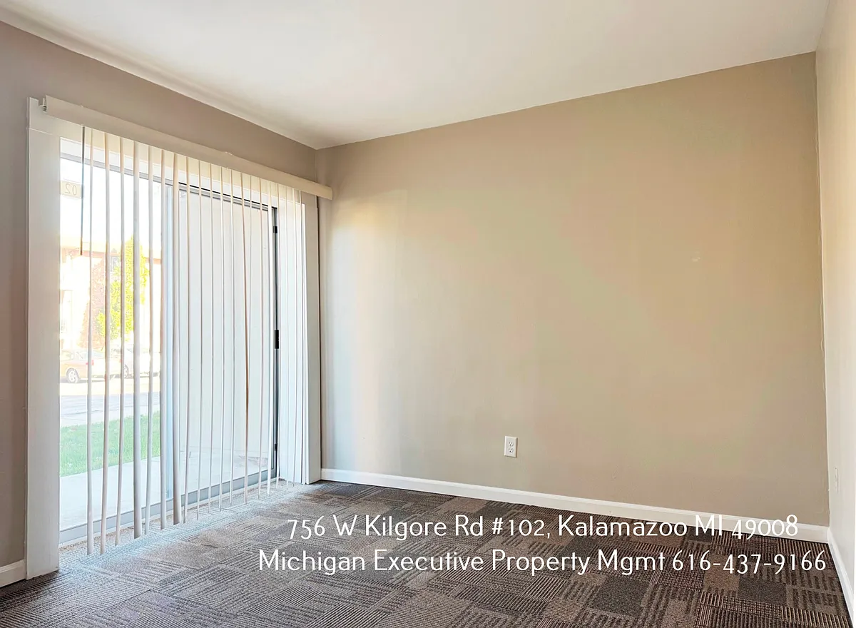 Building Photo - 756 W Kilgore Rd #102