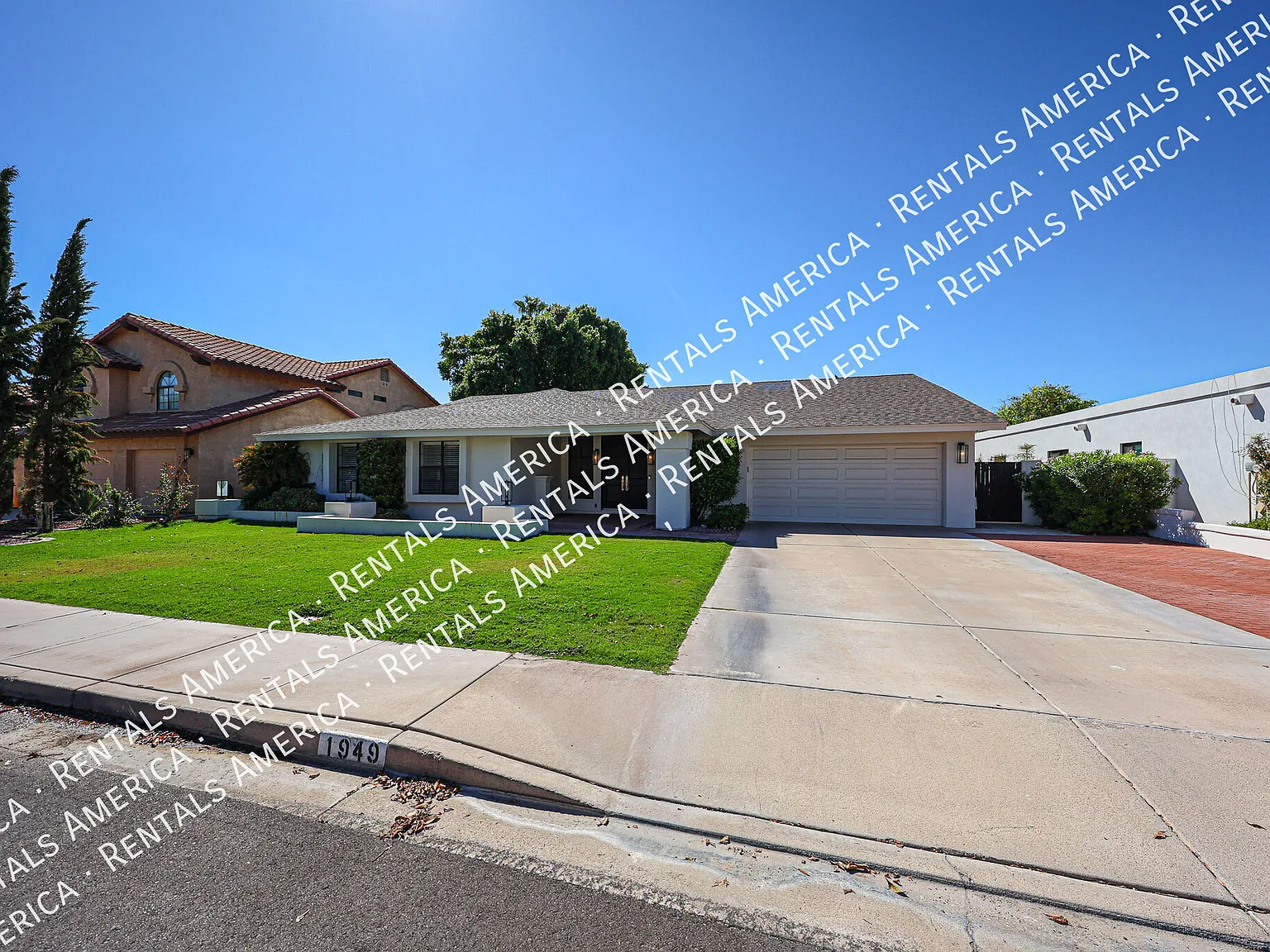 Beautiful 4 Br With Pool In Tempe — Photo 3