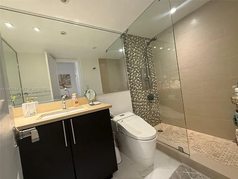 5555 Collins Ave #8R — Photo 35