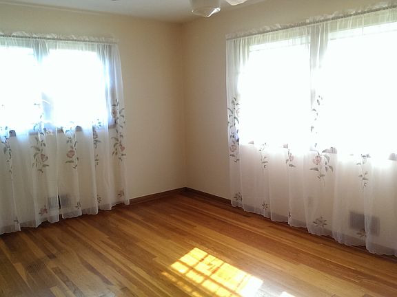 3rd image of 10111 Tracy Ave
