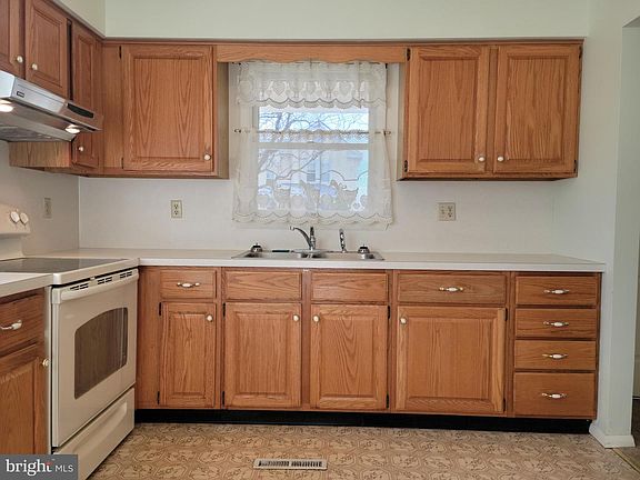 4th image of 13905 Village Mill Dr