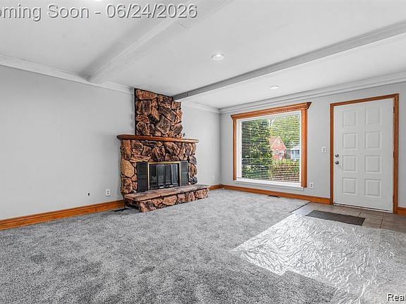 4th image of 323 N Campbell Rd