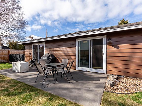 3rd image of 1650 SW 16th St