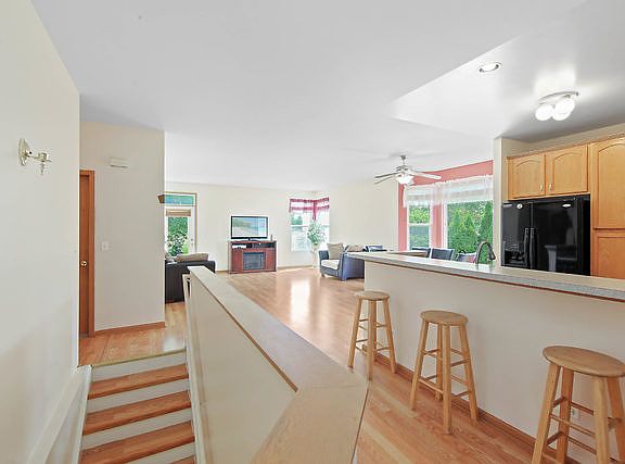 5th image of 3730 Saratoga Dr