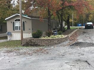 145 Oak Valley Dr, Carbondale, IL 62901