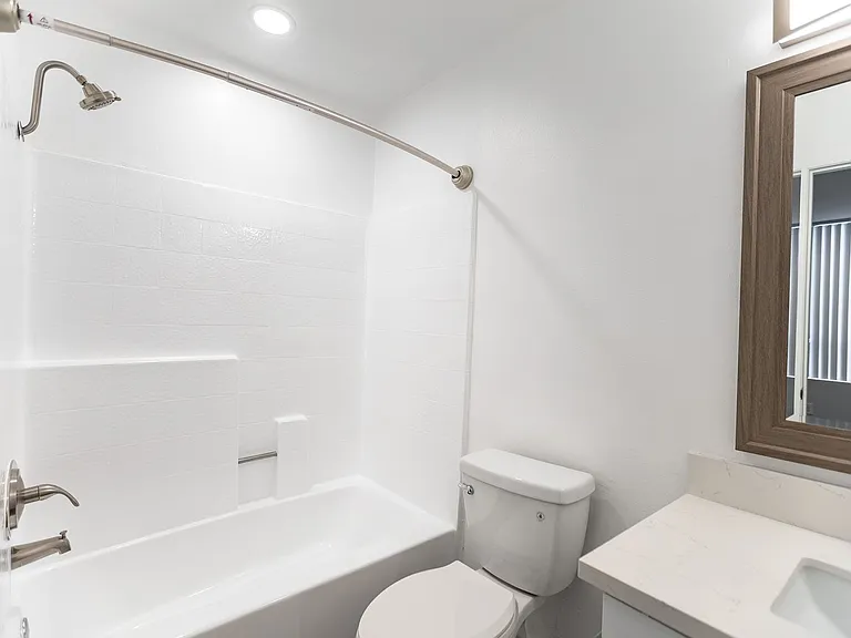 314 South Manhattan Place — Photo 31