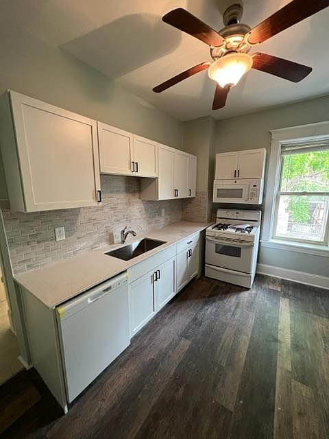 1st image of 400 22nd Ave NE Unit 202