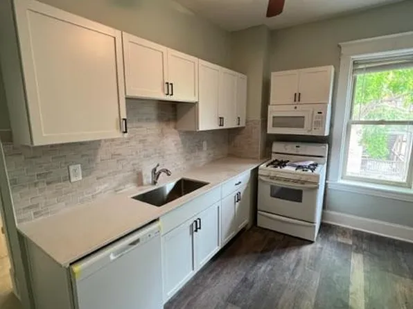 400 22nd Ave NE Unit 202, Minneapolis, MN 55418