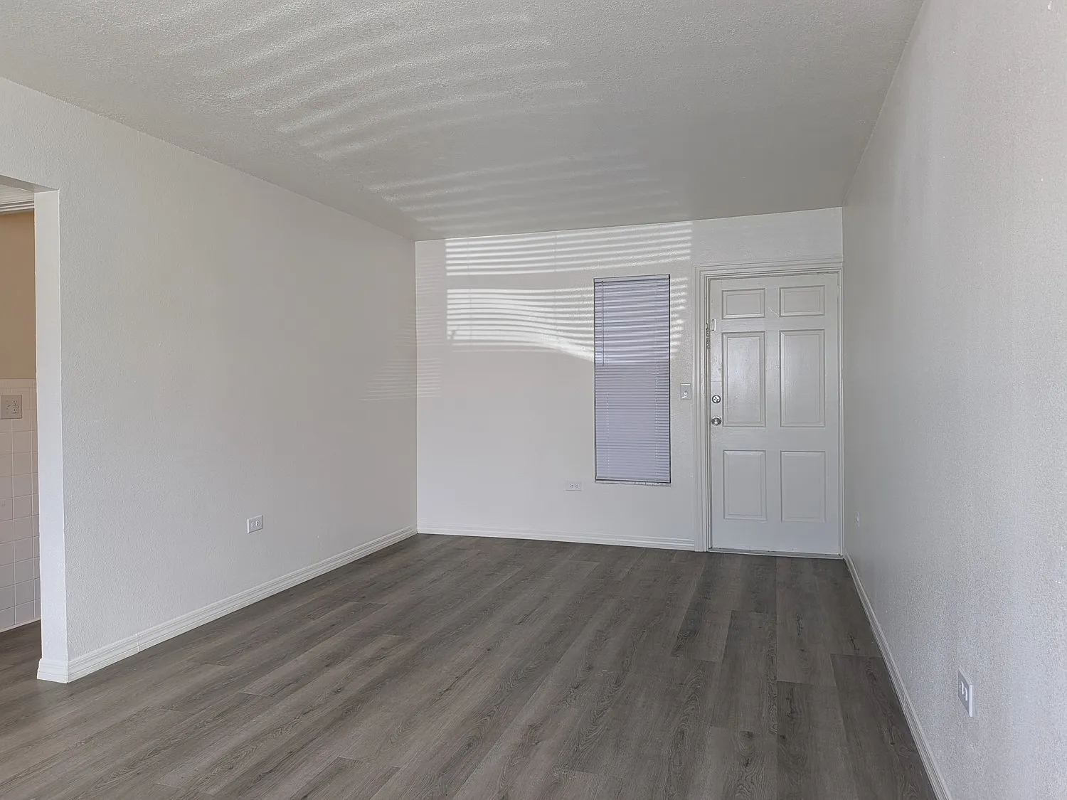 2 bed, 820 sqft, $1,800 — Photo 3