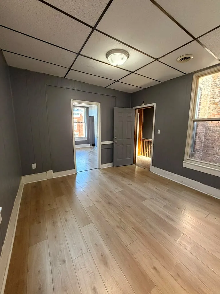 3 bed, 900 sqft, $1,290 — Photo 4