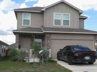 140 Hogans Aly, Floresville, TX 78114