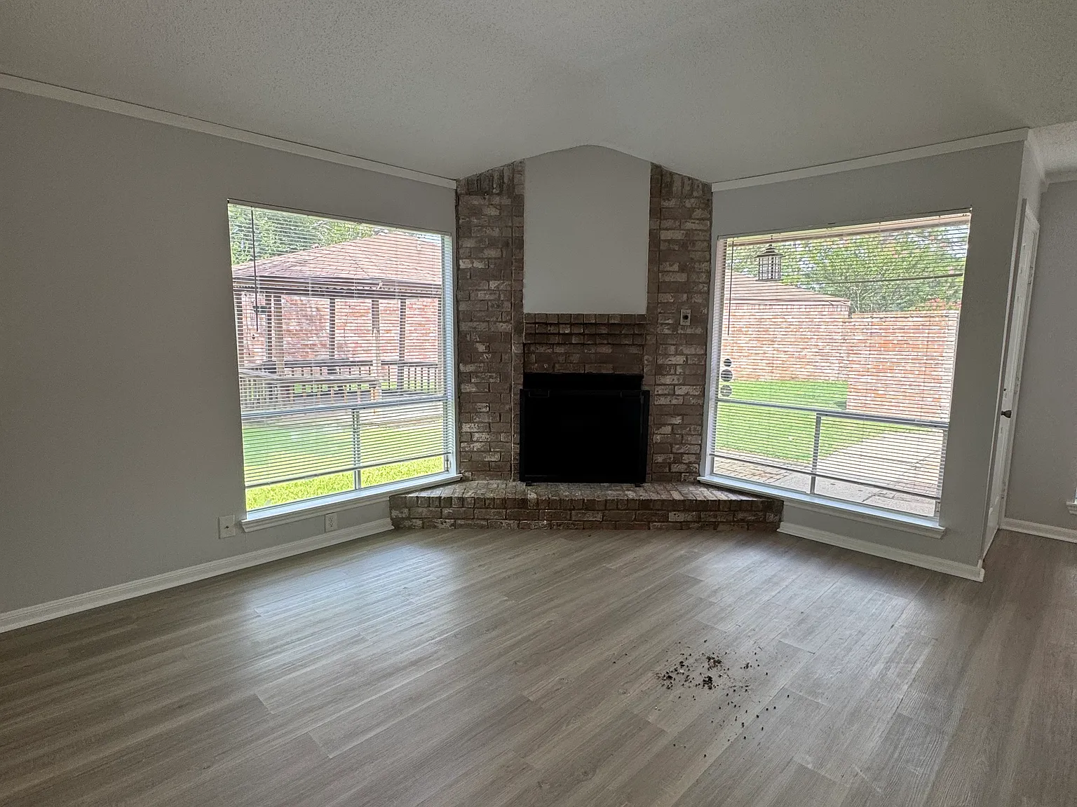 6814 Clee Ln — Photo 3