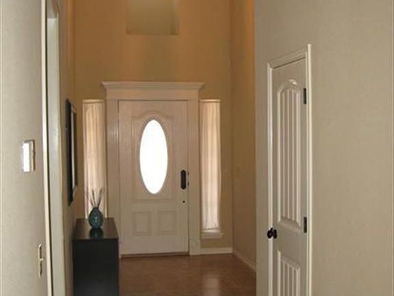 Gorgeous Spacious Entry