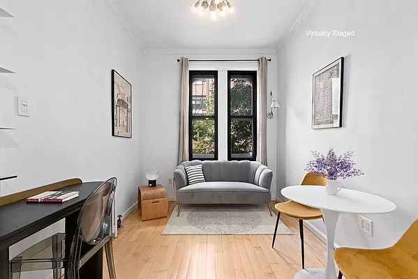 1st image of 204 E 7th St APT 1