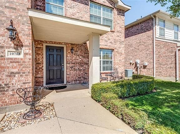 3rd image of 10761 Braemoor Dr