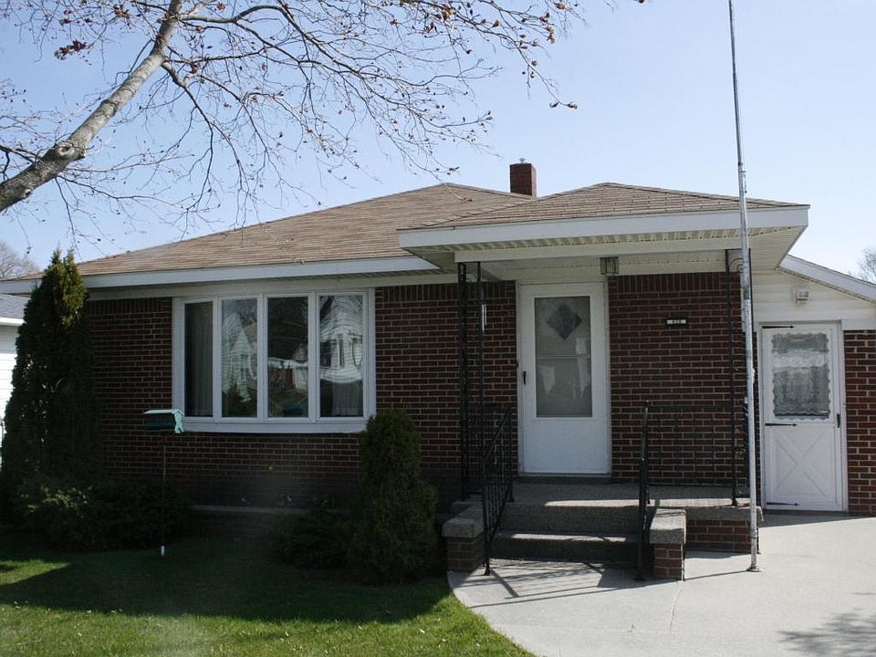 1st image of 626 S 2nd St