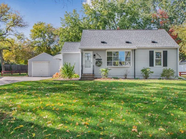 7932 Greenfield Ave, Mounds View, MN 55112