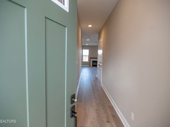 3rd image of 256 Clover Cir