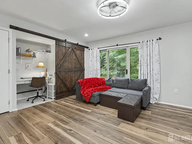 23 Morgan Pl — Photo 5