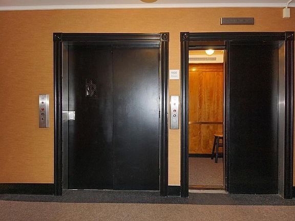 4th image of 988 Memorial Dr APT 589