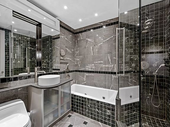 5th image of 250 E 54th St APT 38B