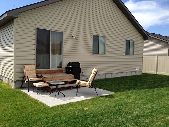 2nd image of 3866 Brighton Cir