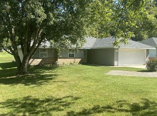 644 Johnson Dr, Marshfield, MO 65706