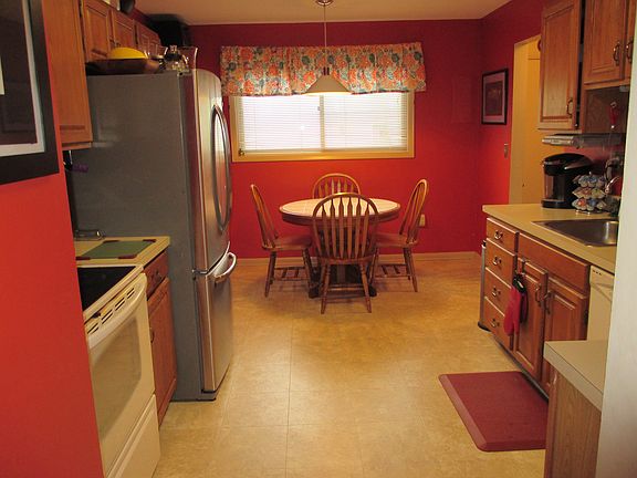 5th image of 163 Pheasant Ln