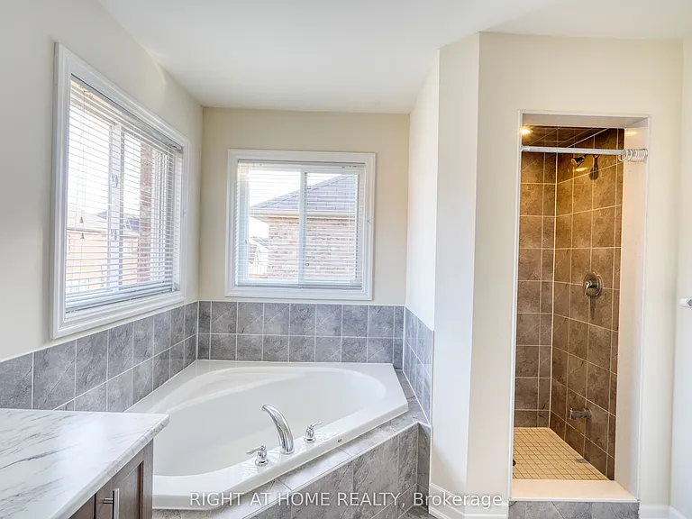 17 Mercury Ave — Photo 24