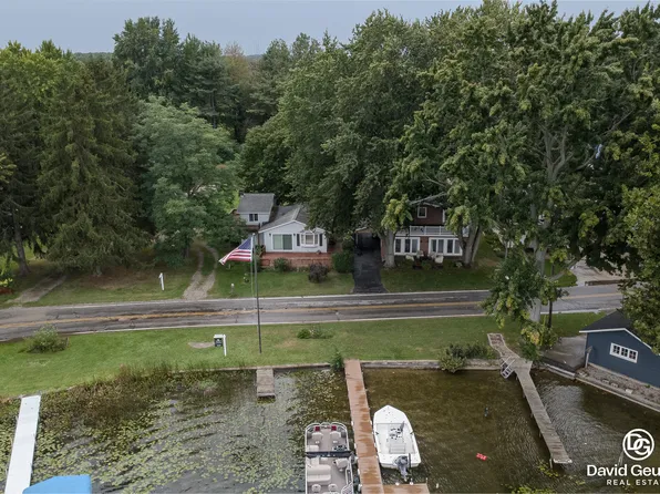 5996 122nd Ave, Fennville, MI 49408