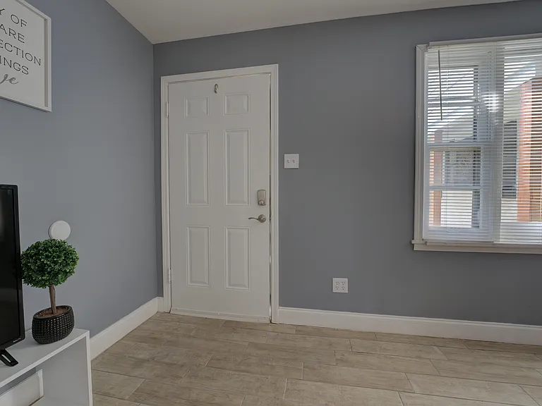 1050 N Pkwy #105 — Photo 13