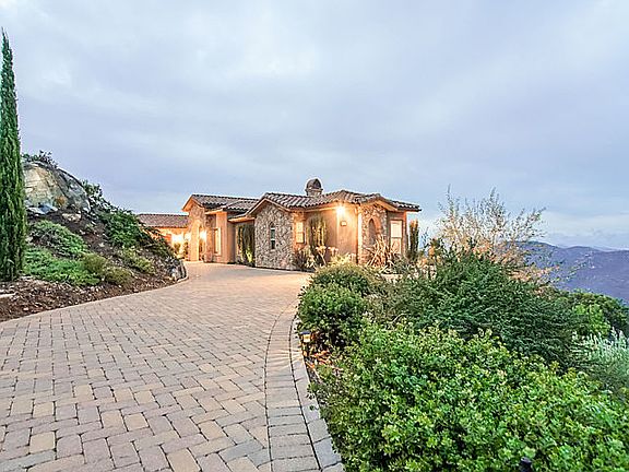 Paver driveway entrance