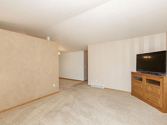 4th image of 1614 Suntree Dr