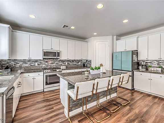 4th image of 10439 Prairie Mountain Ave