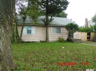 82 Davidson St, Wyandanch, NY 11798