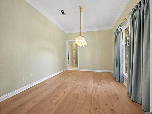 5th image of 18030 Cascades Ave