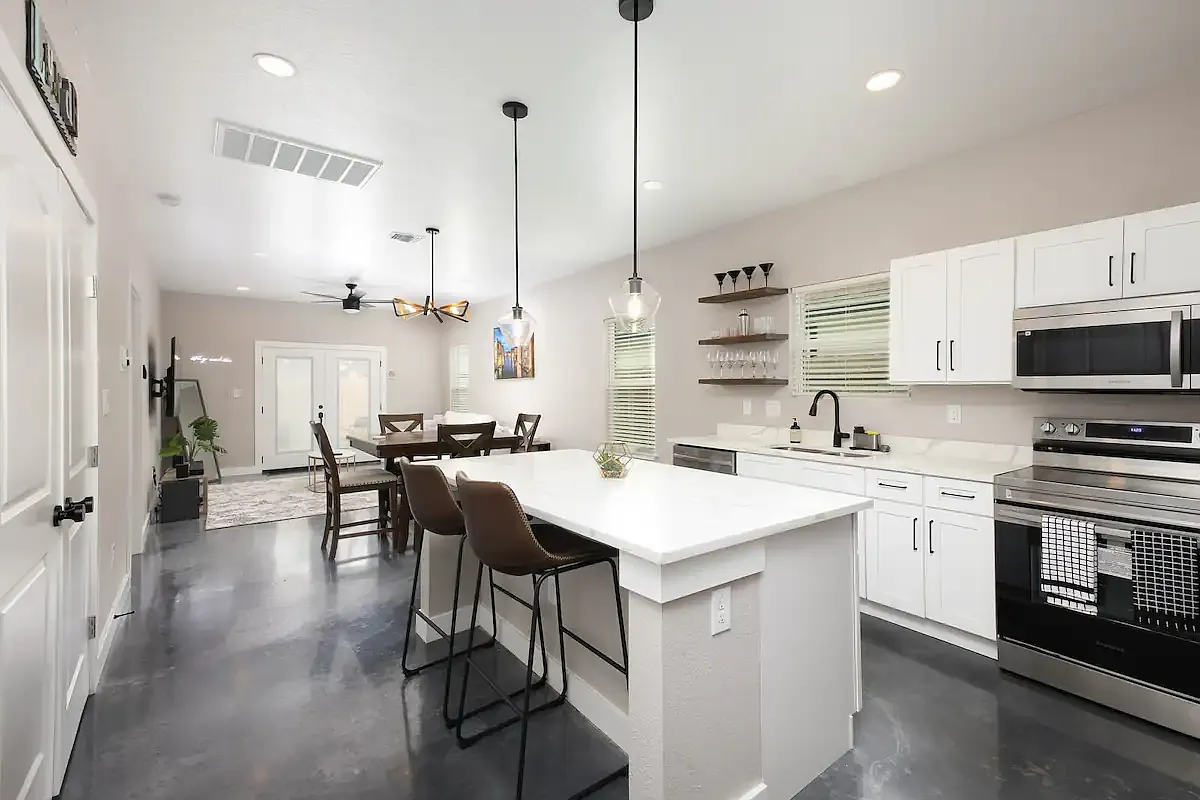 3 bed, $2,499 — Photo 3