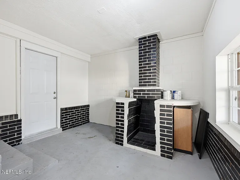 2755 Green St — Photo 29