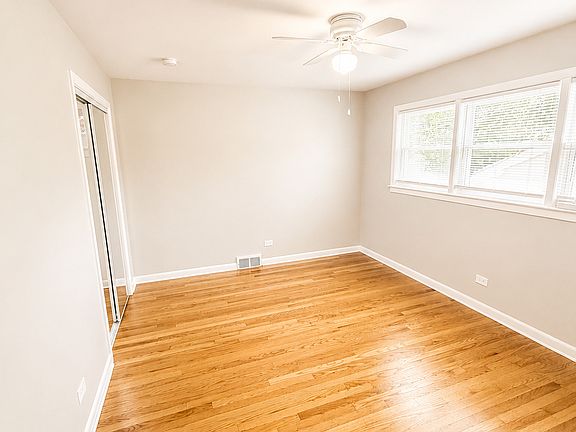 Rear bedroom suite