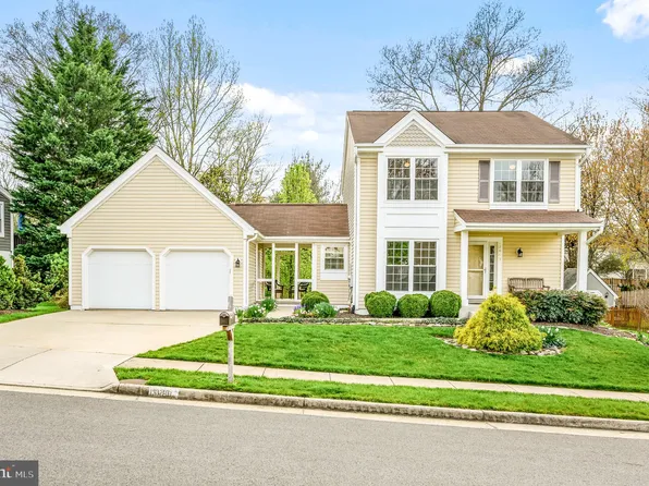 13463 Lake Shore Dr, Herndon, VA 20171
