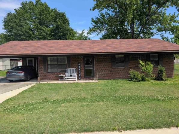 680 E German Ln, Conway, AR 72032