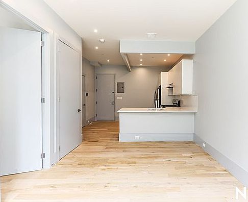 5th image of 522 Evergreen Ave #1R