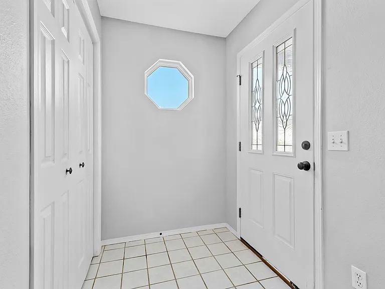 2910 NE 12th St — Photo 5