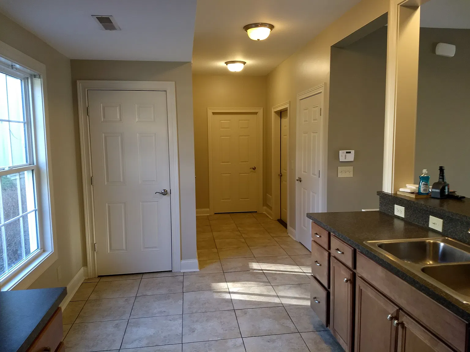 4 bed, 2.5 bath, 2000 sqft, $2,700 — Photo 4
