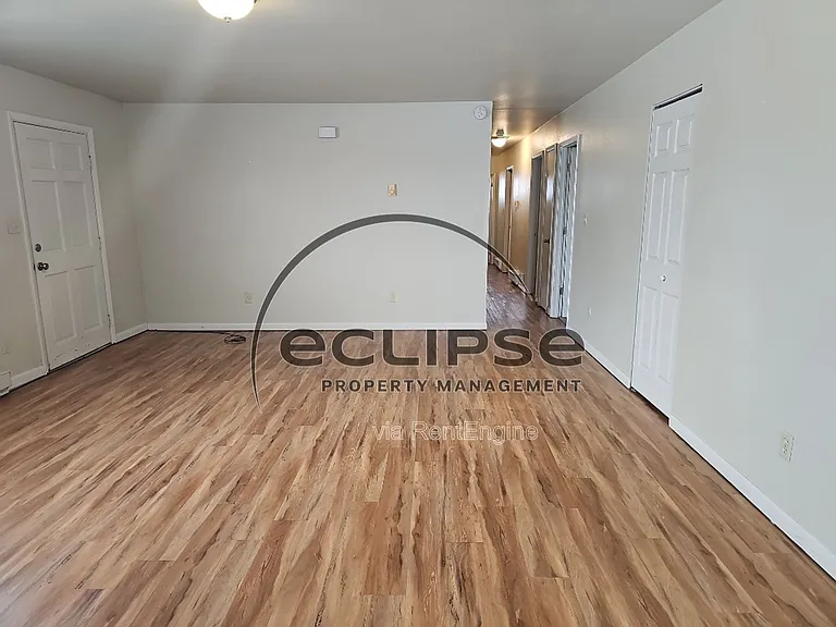 2644 Clark St — Photo 4