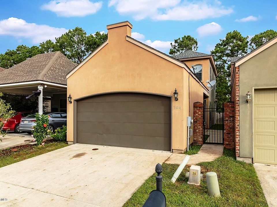 1st image of 204 Chimney Rock Blvd