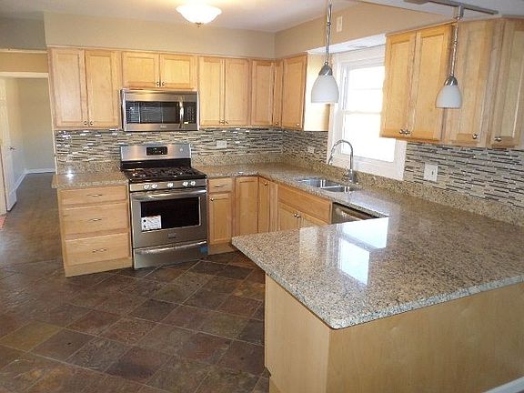 2nd image of 403 Saginaw Ave