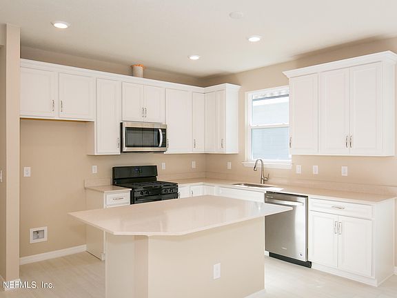 5th image of 157 Broadhaven Dr
