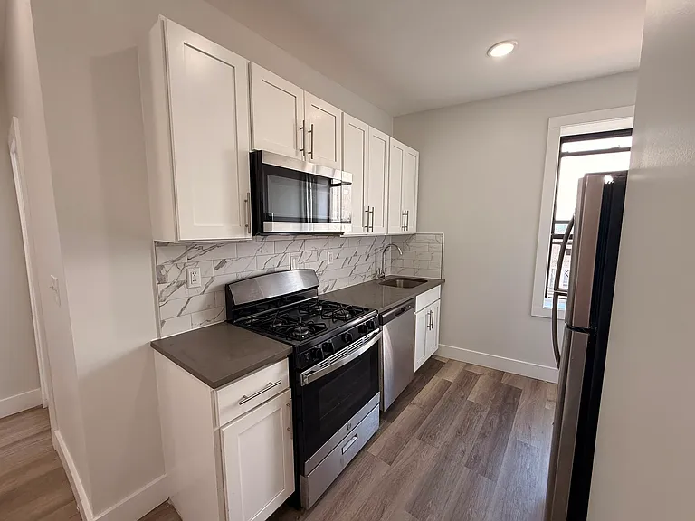 156 Bergen Ave #45E — Photo 1