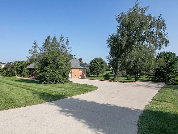 3rd image of 152 Treetop Ct